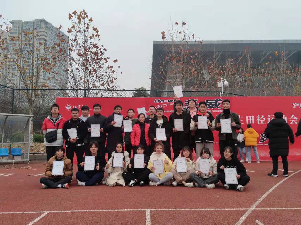 武汉商贸职业学院代表队在2021年湖北省...